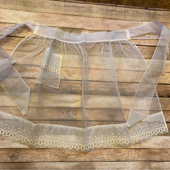 Vintage Lace & Sheer Chiffon Fancy Half Apron NWOT with Starch June Cleaver Vibe - Picture 3 of 6